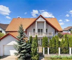 Vila Casa superba cu 5 camere zona | 1032 mp teren | Sanpetru Brasov