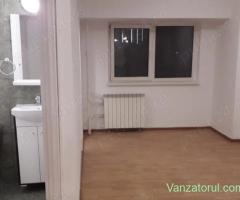 De vanzare in Pta Victoriei 5 camere etaj 4