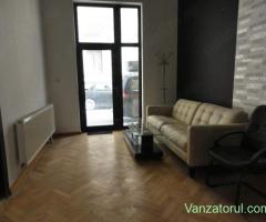 Spatiu comercial 79 mp cu acces direct din strada in zona centrala, langa Hotel Anirok