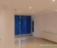 Vand spatiu birouri