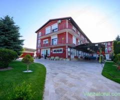 Hotel / Pensiune cu 36 camere de vânzare în Saturn