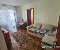 Apartament doua cemere, Ostroveni