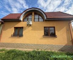 BRASADAS vinde casa 7 cam 11 ari teren renovată integral.