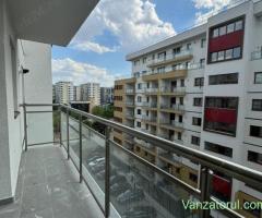 2 camere Metalurgiei Cartier Solar, liber