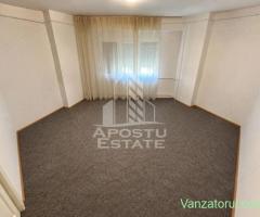 Apartament 2 camere, decomandate, etaj 5/6, garaj subteran, Aradului.