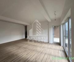 De vanzare 77 mp spatiu comercial la parter cu 48 mp gradina proprie