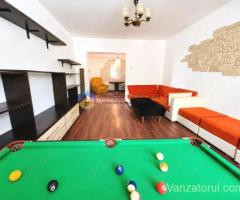 Apartament 4 camere cu 2 bǎi - Bulevardul TRAIAN , Piatra Neamt .