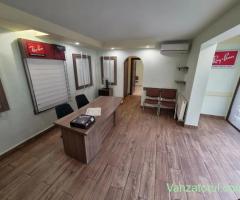 Spatiu comercial. Semicentral. 2 Bai. Disponibil imediat
