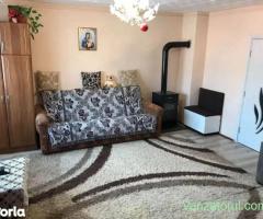 BRASADAS vinde apart 2 cam și gars în casa cu intrare comuna