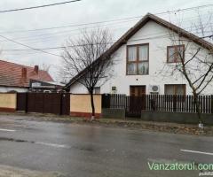 Vând casă și spațiu comercial