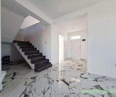 Casa individuala. Aproape de Uzina de apa. Curte generoasa.