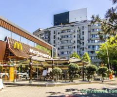 3 camere Dristor lângă McDonald’s, 2 băi cu geam, decomandat, 0% comision