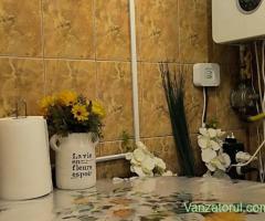 Vand apartament 3 camere semidecomandat