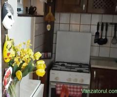 Garsoniera Lipovei langa Iulius Town etaj 1 cu balcon amenajata