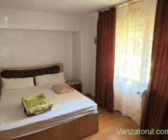 Inchiriez -Apartament 65 m decomandat 2 camere,2 băi in Piața Traian.