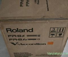 Acordeon Roland FR8X-BK Nou la comandă