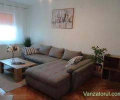 PROPIETAR , Inchiriez apartament 3 camere ,decomandat ,str Scoala de Inot ( langa stadion )