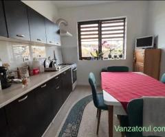 Proprietar ofer spre vanzare jumate de duplex cu 5 camere în SĂCĂLAZ