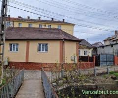 Vând casa
