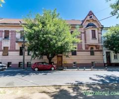 Apartament cu 4 camere si terasa si curte proprie, langa primarie