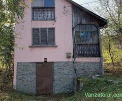 Vand doua terenuri