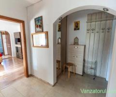 Vand aprtament 3 camere semidecomandat
