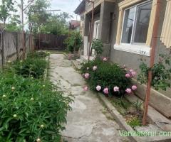 Casa solidă și spațioasă cu teren generos