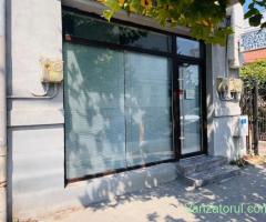 Spatiu stradal, central, cu vad comercial si vizibilitate excelenta