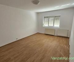 Vand apartament 3 camere D. in Târgu Frumos