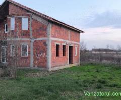 Casa in rosu la Dudestii Vechi