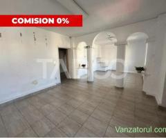 COMISION 0 - Spatiu comercial la strada cu 3 camere 73 mpu Dumbravii