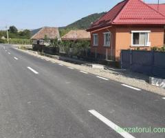 vand casa cu 3 camere , baie , bucatarie , suprafata totala 38 arii , intravilan