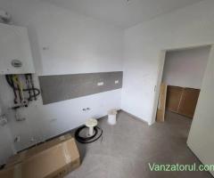 Bloc Nou-Braytim. Langa Hotel Arizona. Decomandat. Bucatarie inchisa