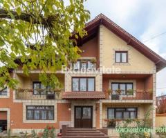 Casă spațioasă cu 8 camere - Pitești - 0% Comision