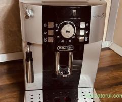 Vând espressor automat De Longhi Magnifica S