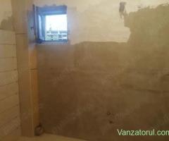 executam lucrări interior