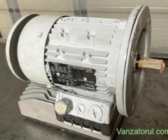 Lenze - VFD: E84 + Motor 0.75 kW