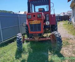 Tractorul universal 650 și remorca basculabila