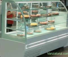 Schimb cu telefon, remorcă auto sau mașină | Vitrină frigorifică cofetărie 200cm