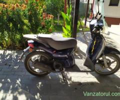 Vând scooter APRILIA euro 2 din 2002