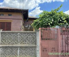 Vand casa batraneasca si teren (394 mp) in cartierul 23 August