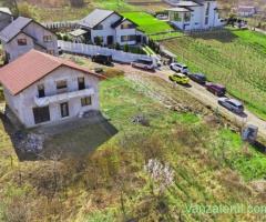 Casă la gri Intabulată de Vânzare, 5 Camere, 800mp Teren - Tomești