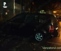 vând Volkswagen Touran 7 locuri motor de 1 9 dizel an 2005 propietar