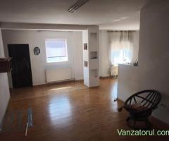 Vând casă schimb cu apartament