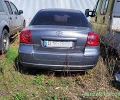 Toyota avensis 2003