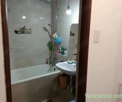 Vanzare apartament 3 camere semidecomandat