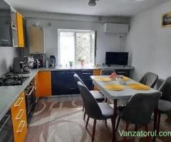 De vanzare apartament 3 camere in zona Girocului