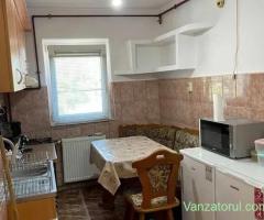 2 cam cf 1 ETAJ 1 bloc anvelopat zona Girocului in apropiere de parc