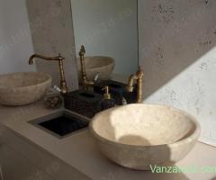 Vând container cu 4 grupuri sanitare si container de locuit
