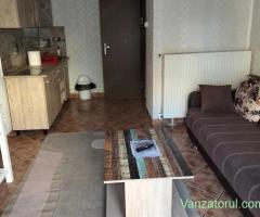 Apartament de închiriat cu doua camere.ituat într-o zonă buna,liniștită.Apartamentul este mobilat.